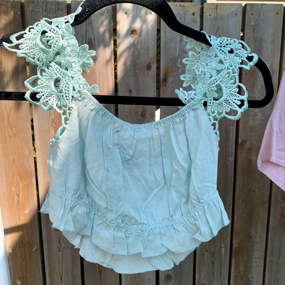 Tops - Picture 4 of 4